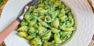 Conchigliette con pesto di piselli e porri