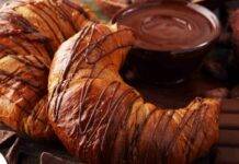 Cornetti alla vaniglia con crema pasticcera al cioccolato