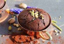 Cupcake al cioccolato con cuore morbido al pistacchio