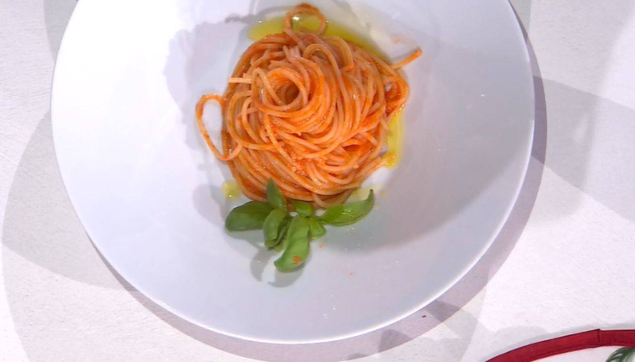 E' sempre Mezzogiorno | Ricetta della chef Francesca Marsetti | Spaghetti al pomodoro