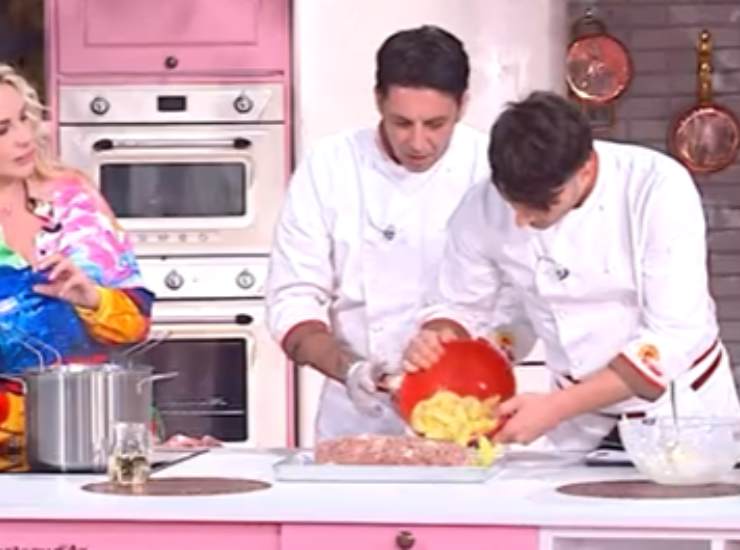 E' sempre Mezzogiorno | Ricetta dello chef Mauro Improta e suo figlio chef Mattia | Polpettone della Domenica