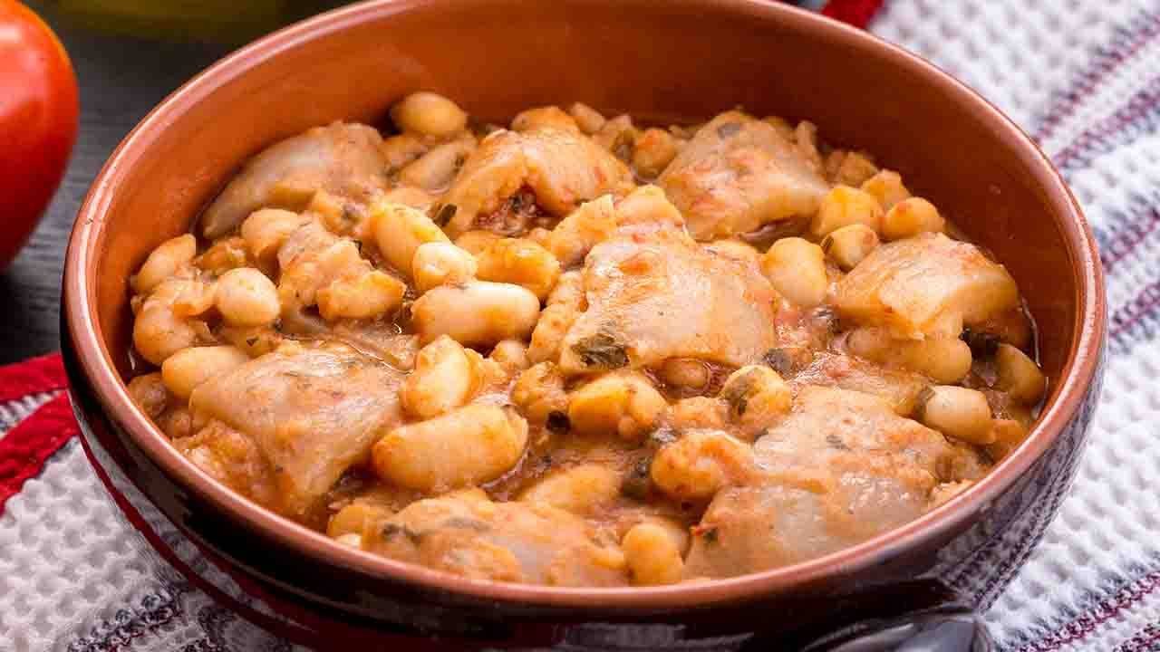 Zuppa di legumi e salsicce con cotenna