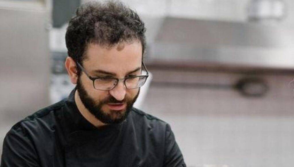L'avete riconosciuto? Lui è il figlio di un noto chef italiano