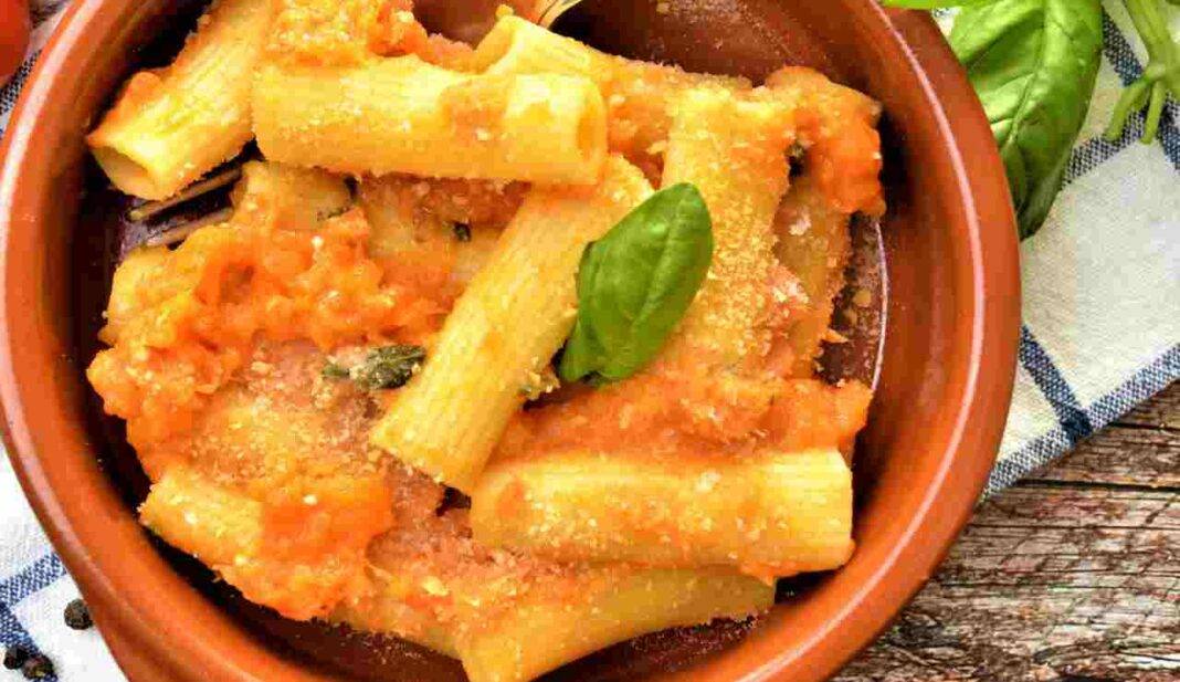 Pasta al forno con crema di zucca e fior di latte | cremosa e filante