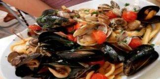 Pasta all'uovo fatta in casa con cozze e vongole