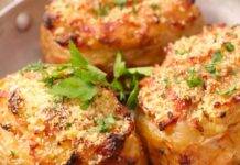 Patate al forno ripiene di mortadella | Invitanti e di grande effetto scenico Contorno goloso di tuberi e affettato