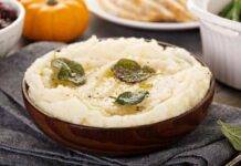 Patate schiacciate alla salvia | La tenera bontà in un contorno patate salvia ricetta