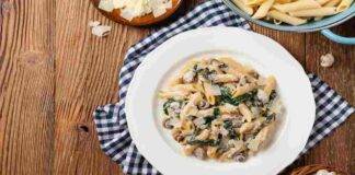 Pennette alla besciamella con funghi e spinaci