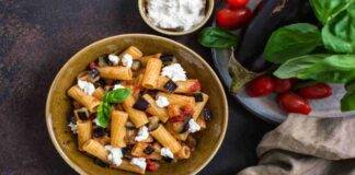 Rigatoni con mousse di ricotta e melanzane fritte