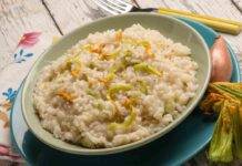 riso cremoso con fiori di zucca