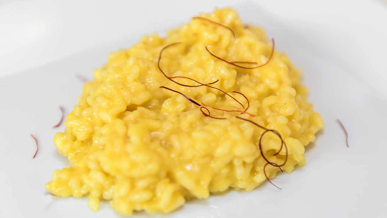 risotto alla milanese e formaggio