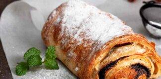 Dolce con la frutta e semi
