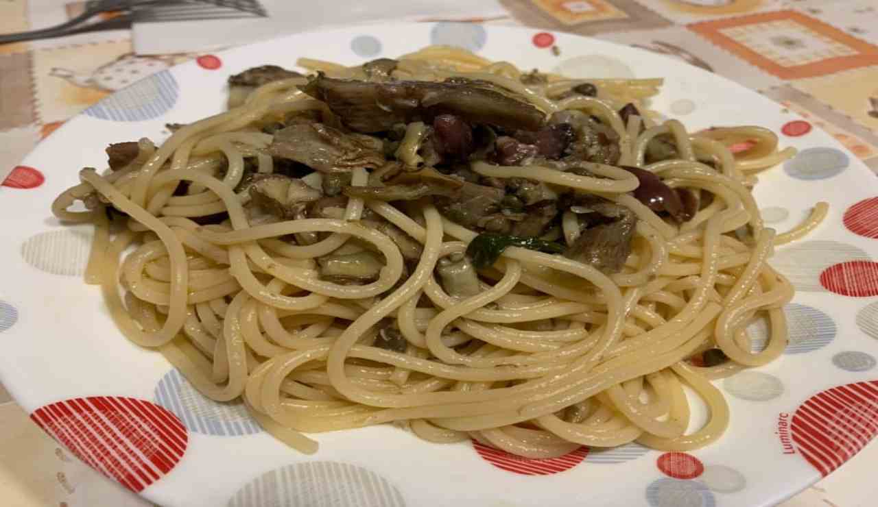 Spaghetti aglio olio peperoncino e carciofi