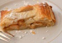 Strudel sfogliato con cannella mele e mandorle