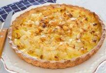 Torta con pere e mandorle | Per una pausa gustosa e delicata Torta con pere e mandorle