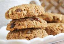 Cookies con uvetta e mandorle | Il biscotto delle feste natalizie Cookies con uvetta
