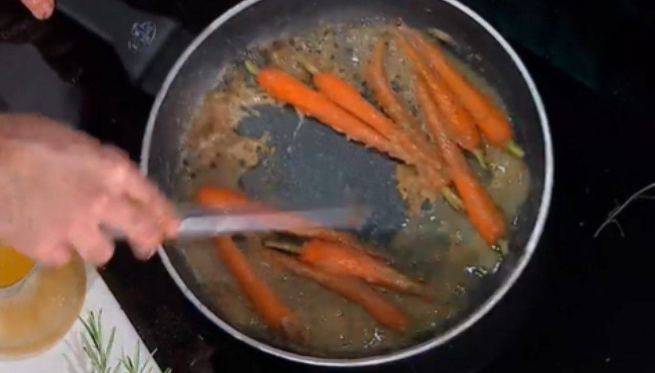 Burro di arachidi per caramellare le carote. Foto di È sempre Mezzogiorno