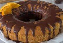 Ciambella brioche all'arancia con glassa al fondente