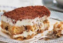 Il dessert dell’ultimo dell’anno non può essere un pandoro o un panettone, ma questa meraviglia tiramisù al panettone