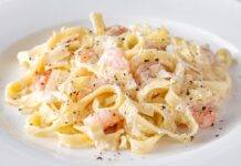Non le solite tagliatelle al sugo, ecco come fare un primo piatto per capodanno da urlo! Tagliatelle conj crema di scampi e limone