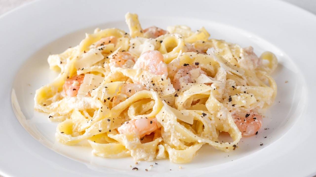 Tagliatelle conj crema di scampi e limone