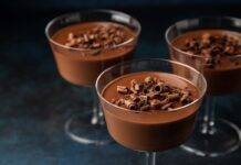 Mousse al cioccolato e liquore all'amaretto ricetta