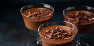 Mousse al cioccolato e liquore all'amaretto ricetta