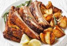 Non le solite patate al forno, queste sono saporitissime come non le avete mai mangiate Patate al forno con costine di maiale