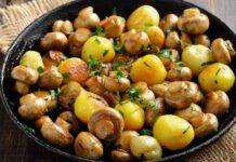 Patate e funghi per Natale | Saporiti e gustosi | Ecco l’ingrediente segreto Patate e funghi per Natale ricetta