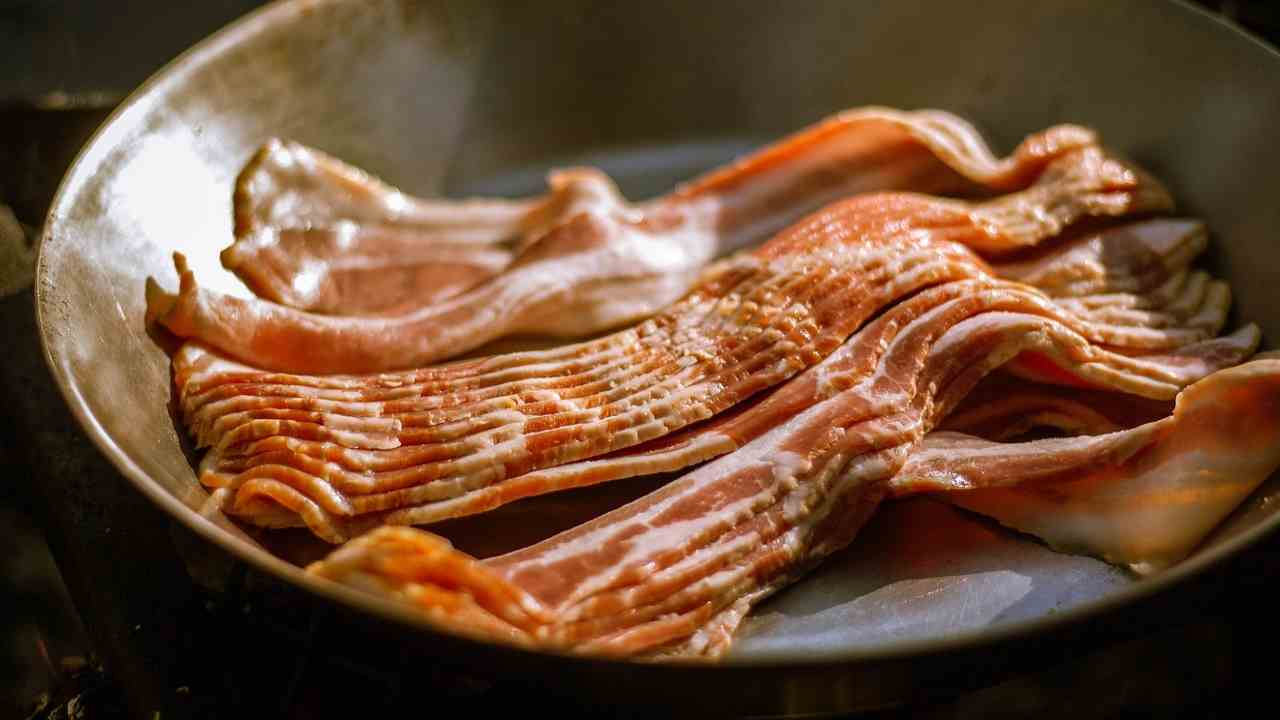 Bacon e pancetta sono uguali? Perché si chiamano così