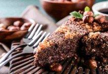 Torta morbida di natale con nocciole e cioccolato al latte Torta morbida di natale con nocciole e cioccolato al latte