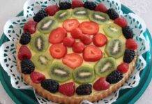 crostata morbida furba e veloce con crema gialla e frutta