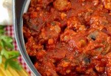 sugo con carne e passata di pomodoro