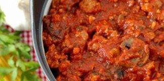 sugo con carne e passata di pomodoro