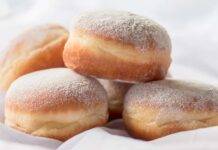 Bomboloni soffici e invitanti perfetti da inzuppare nel latte e farcire