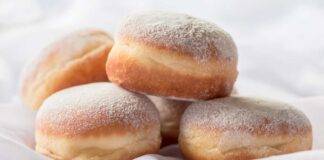 Bomboloni soffici e invitanti perfetti da inzuppare nel latte e farcire