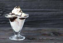 Non il solito dessert al cioccolato | Questo abbinamento ti conquisterà Coppa cioccolato nocciola 2022 01 09 ricettasprint it