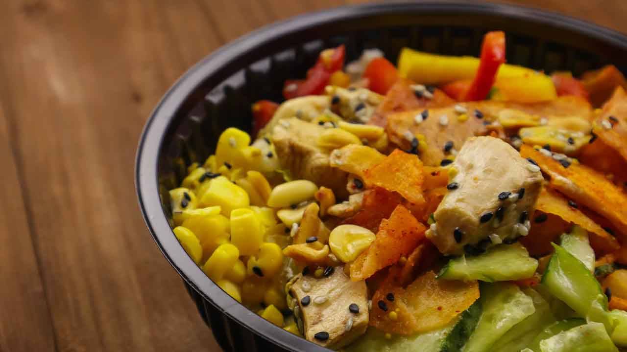 Pokè di pollo e verdure