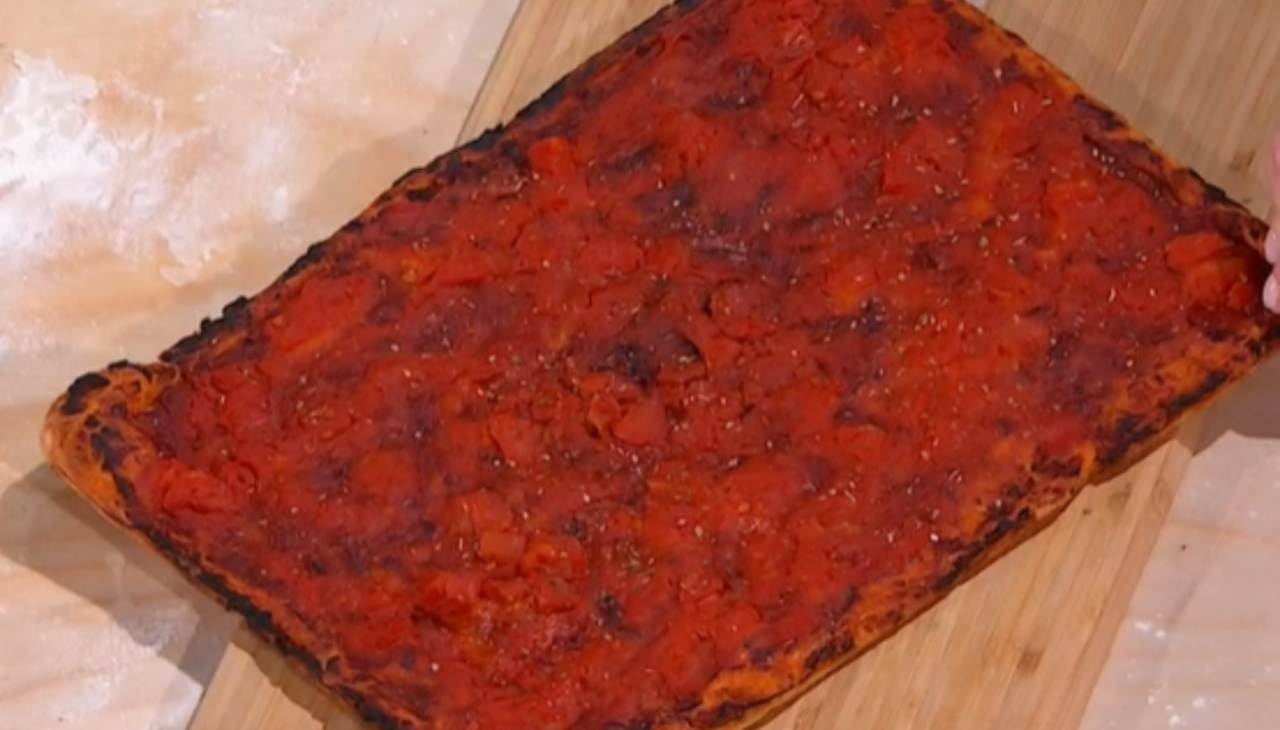 È sempre Mezzogiorno | Ricetta del panificatore Fulvio Marino | Pizza scrocchiarella