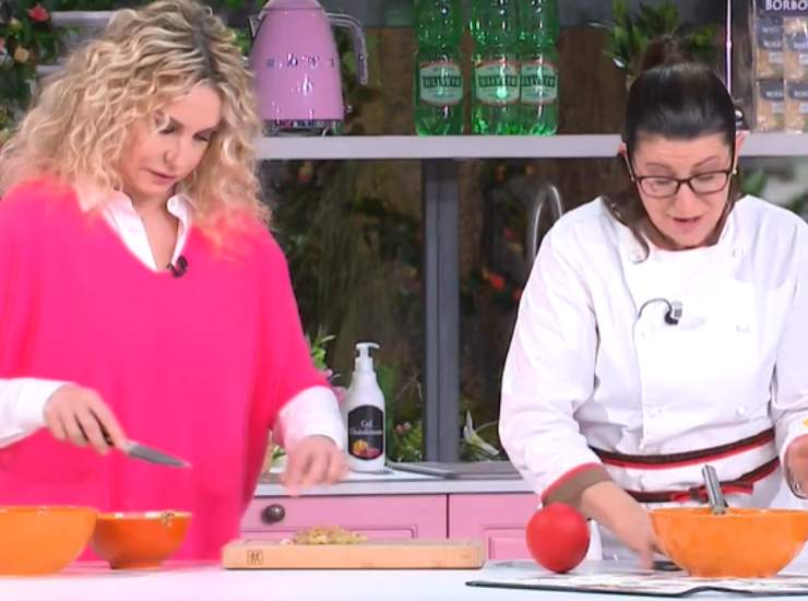 È sempre Mezzogiorno | Ricetta della chef Francesca Marsetti | Clafoutis di panettone e uva