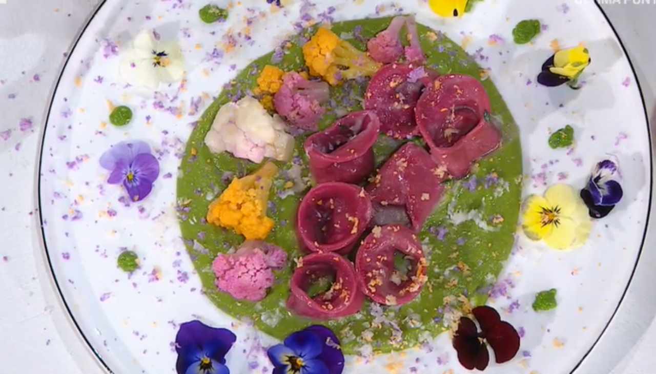 È sempre Mezzogiorno | Ricetta dello chef Gian Piero Fava | Tortelli di rapa rossa e fiori