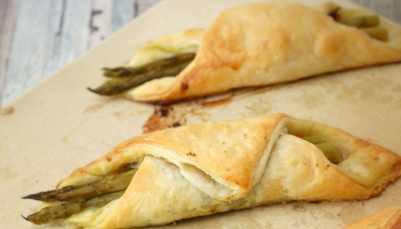 Fagottini ripieni con asparagi e prosciutto