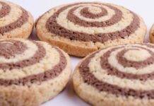 Biscotti bicolore alle nocciole che profumano di nutella