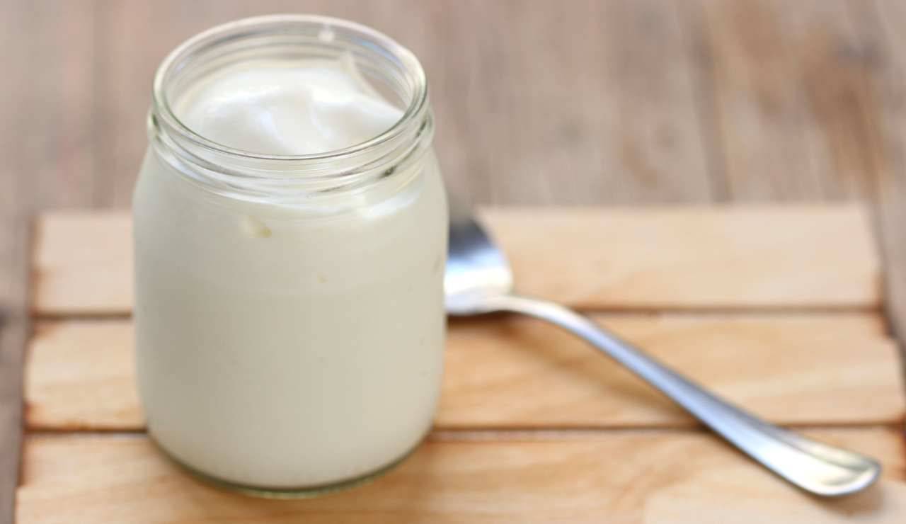 Hai dello yogurt bianco in frigo? Ti insegno la ricetta per una cena  squisita e velocissima 