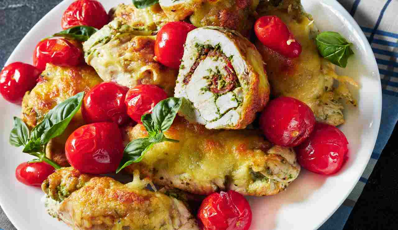 Involtini di pollo con pesto e pomodorini 2022/01/30 ricettasprint