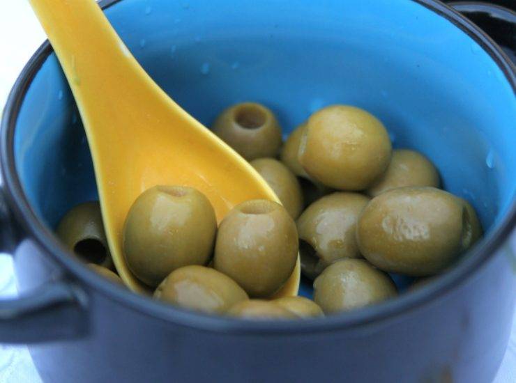 Pane alle olive e mortadella