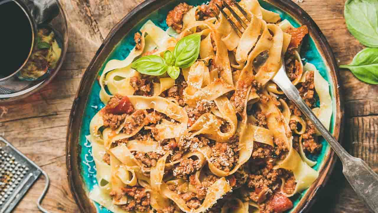 tagliatelle con trito e cotechino avanzato