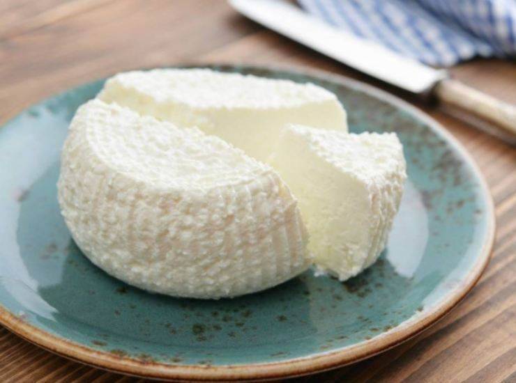 Rotoli croccanti con formaggio 