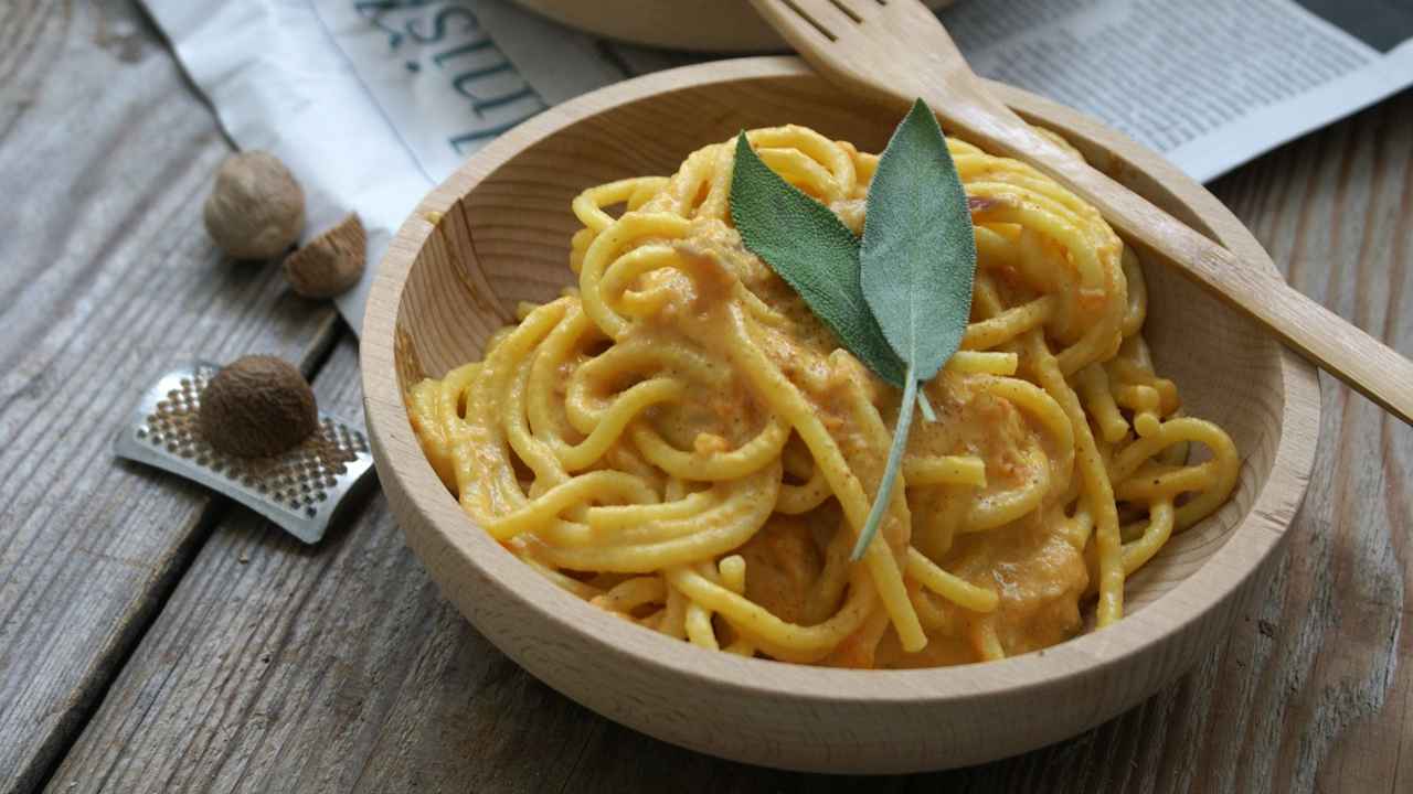Spaghetti cremosi con soli 3 ingredienti 