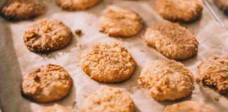 Volete preparare dei biscottini friabili e leggeri Nonna Chiara ci mostra la sua facilissima ricetta